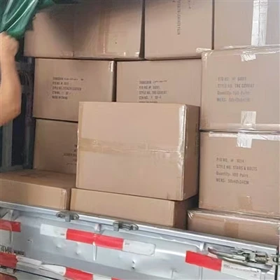Рукавички для їзди на мотоциклі були упаковані та відправляються